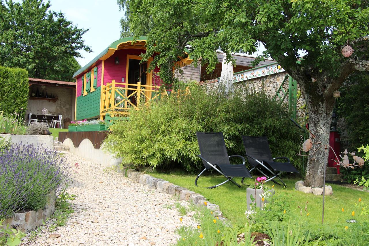 Roulotte La Dominique Bed & Breakfast Romery  Exterior photo